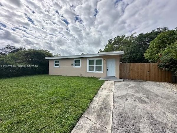 240 NW 28th Ave , Boynton Beach, FL 33435