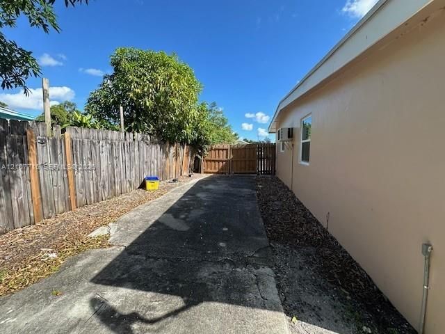 240 NW 28th Ave , Boynton Beach, FL 33435 Photo