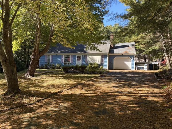 30 Overlook Cir, Falmouth, MA 02536