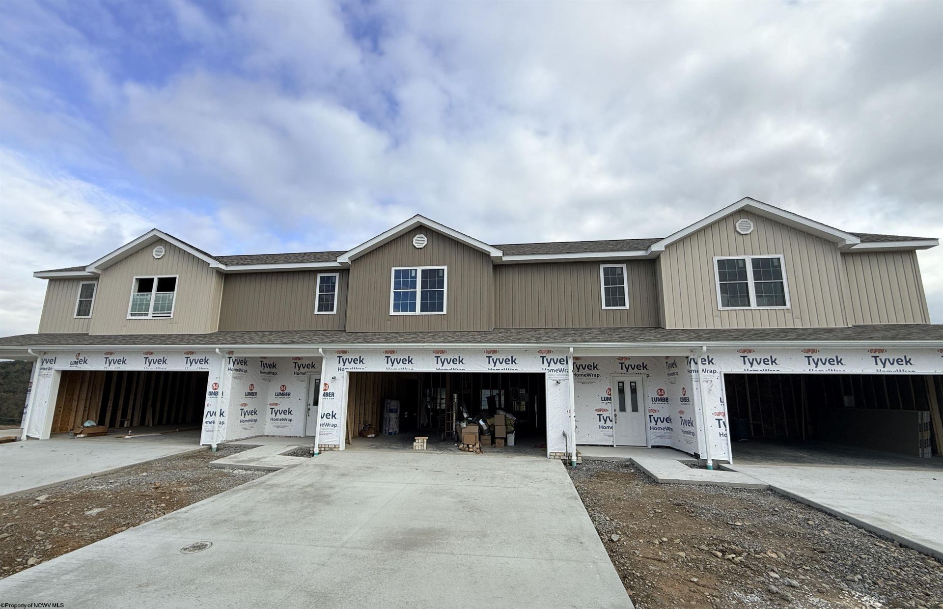 124 Willow Oak Drive, Bridgeport, WV 26330 Main Photo