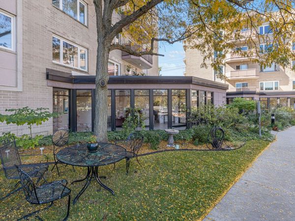 6401 Lincoln Avenue , Unit 210, Morton Grove, IL 60053