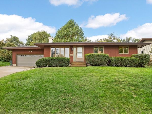 1617 Sierra Drive NE, Cedar Rapids, IA 52402