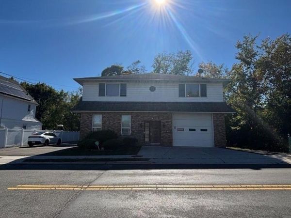 19 Hillery St, Woodland Park, NJ 07424