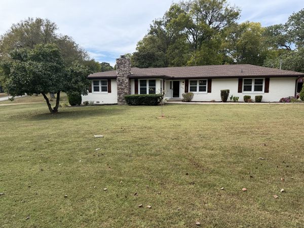 293 Theta Pike , Columbia, TN 38401