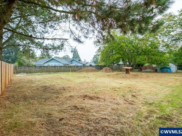 211 Cleveland St, Lebanon, OR 97355
