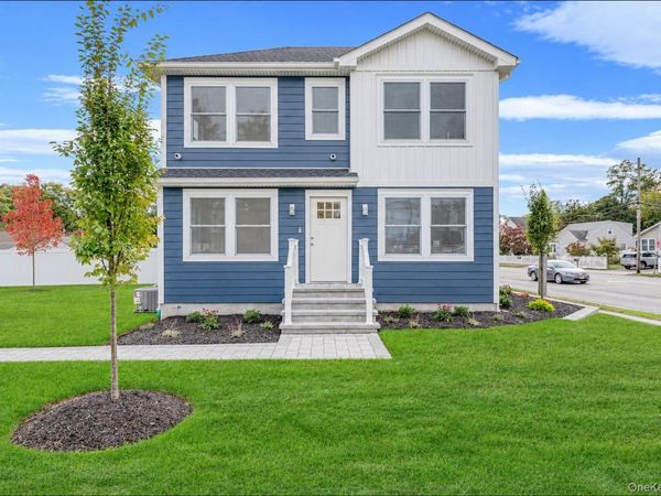 4 Lee Avenue , Bay Shore, NY 11706