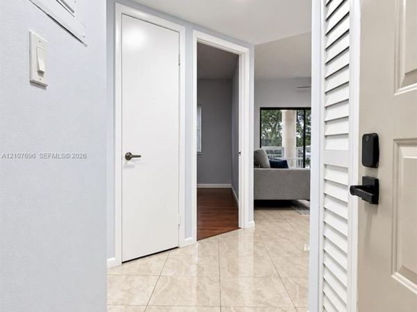 8290 Lake Dr , Unit 418, Doral, FL 33166