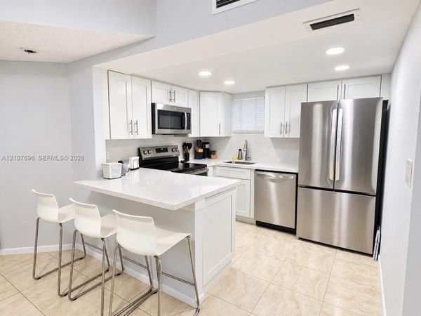 8290 Lake Dr , Unit 418, Doral, FL 33166
