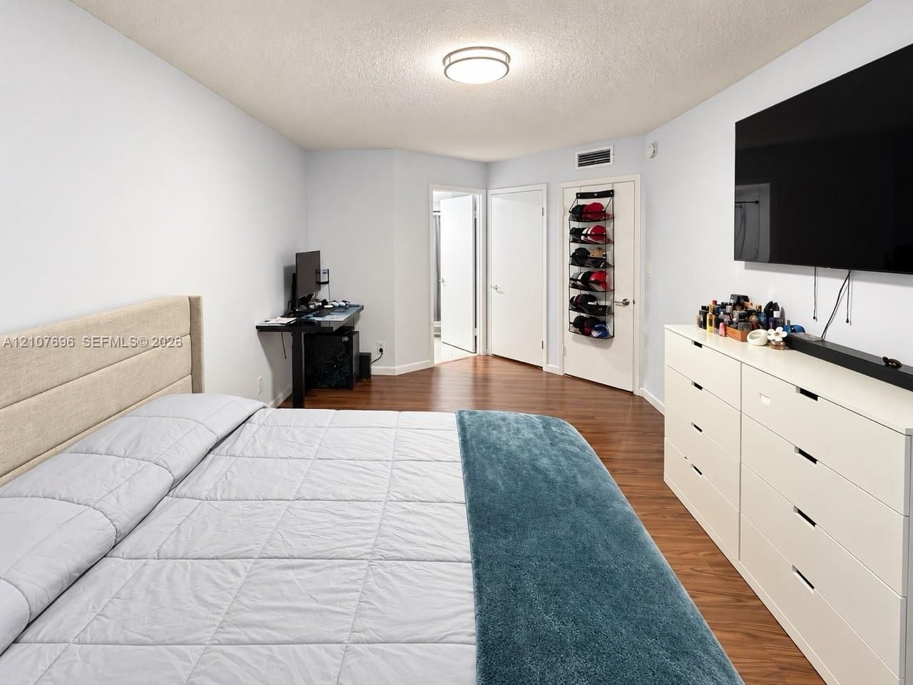 8290 Lake Dr , Unit 418, Doral, FL 33166 Photo