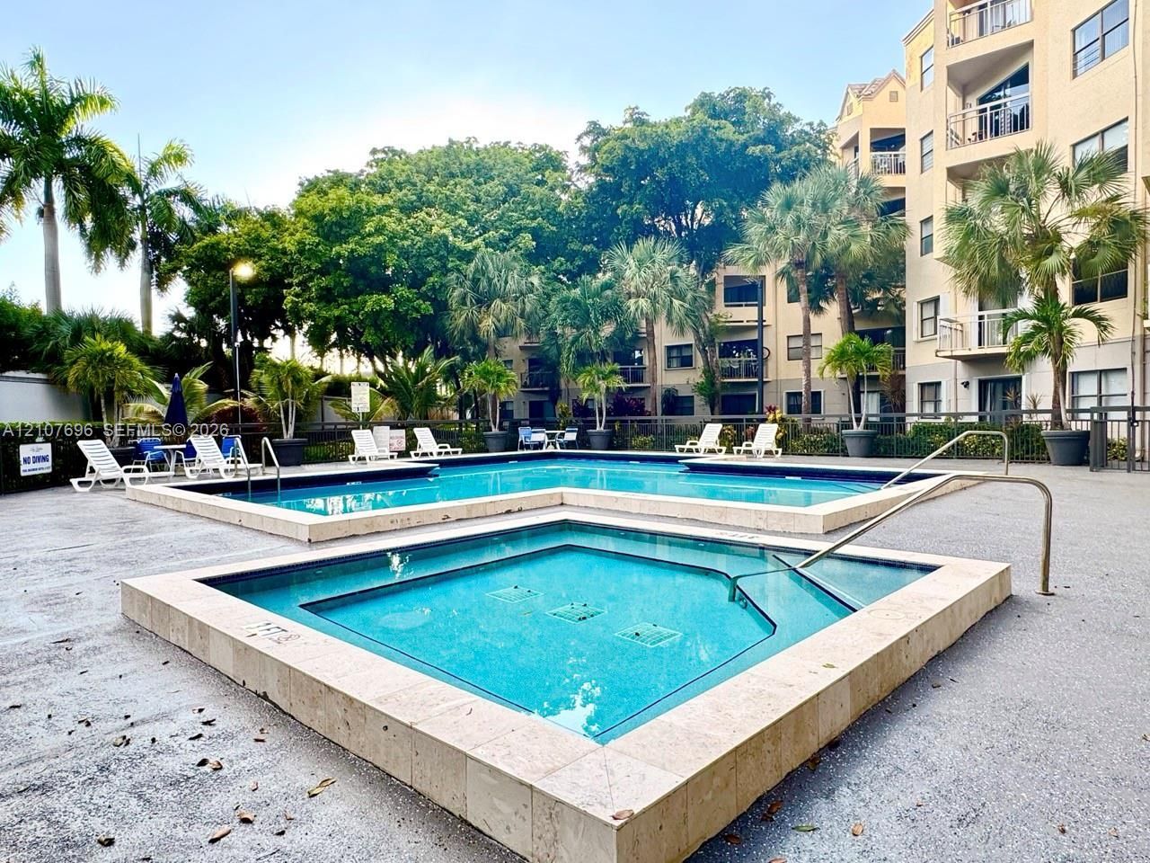8290 Lake Dr , Unit 418, Doral, FL 33166 Photo