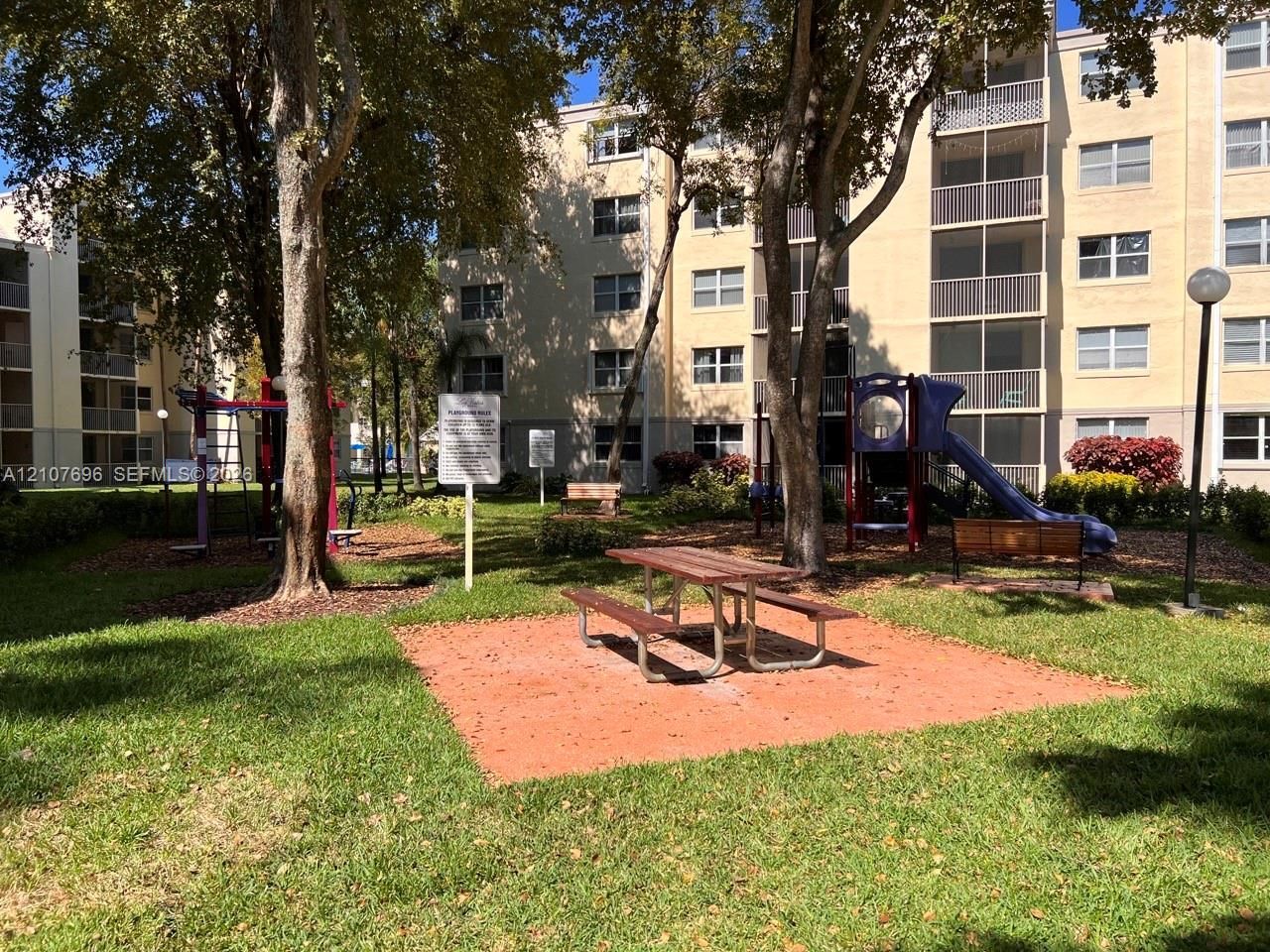 8290 Lake Dr , Unit 418, Doral, FL 33166 Photo