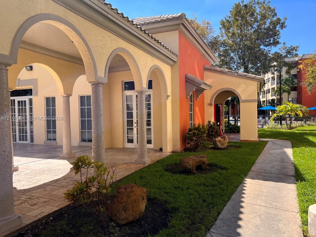 8290 Lake Dr , Unit 418, Doral, FL 33166 Photo