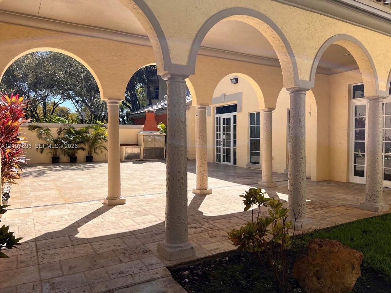 8290 Lake Dr , Unit 418, Doral, FL 33166 Photo