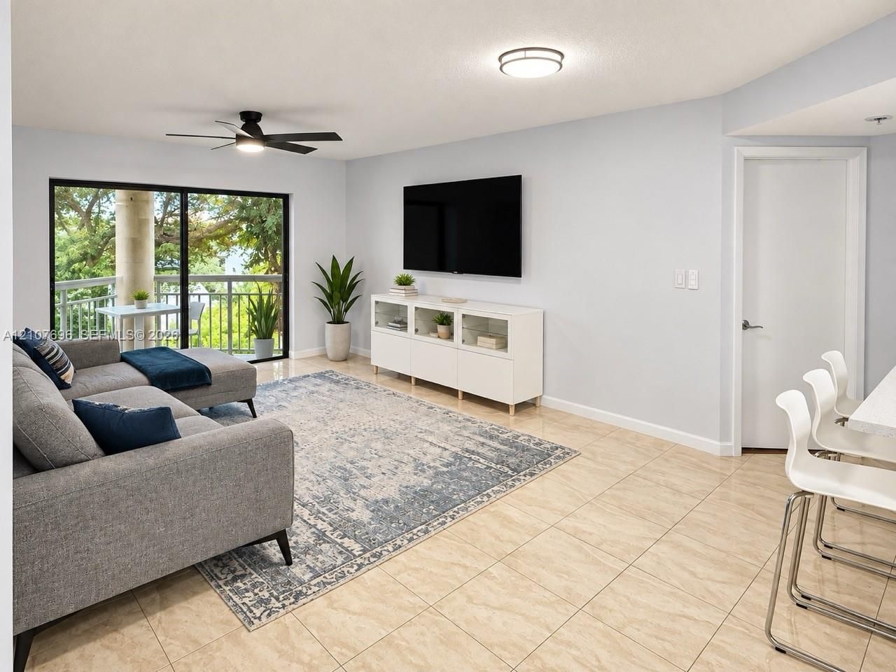 8290 Lake Dr , Unit 418, Doral, FL 33166 Photo