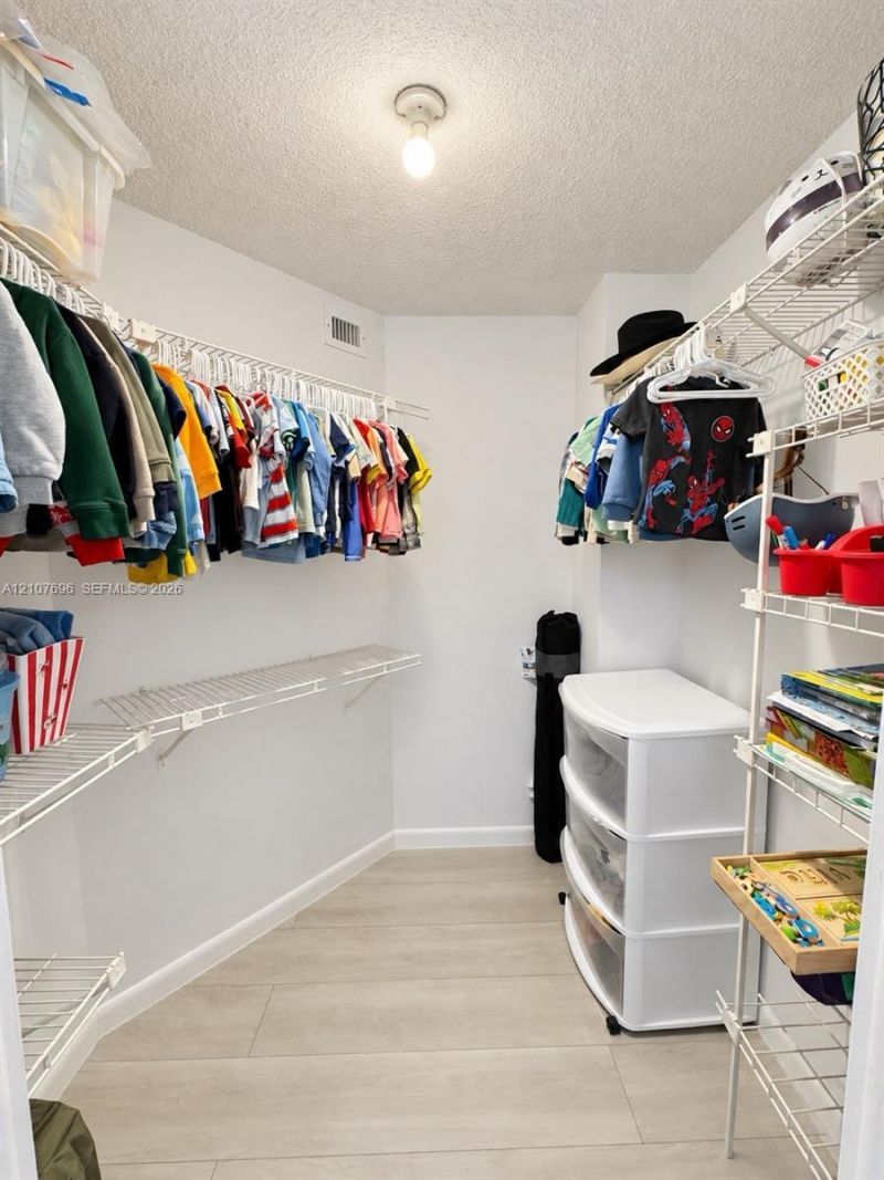 8290 Lake Dr , Unit 418, Doral, FL 33166 Photo