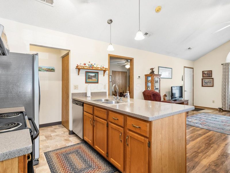 5383 Pond View Drive , Westerville, OH 43081 Photo 10