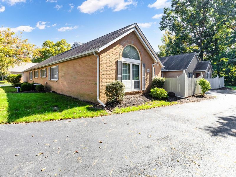5383 Pond View Drive , Westerville, OH 43081 Photo 3