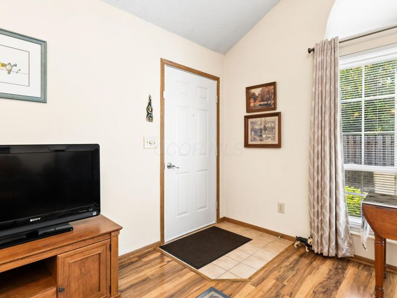 5383 Pond View Drive , Westerville, OH 43081 Photo 4