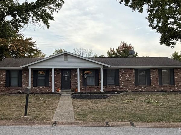 2 Country Farm Boulevard , St Peters, MO 63376