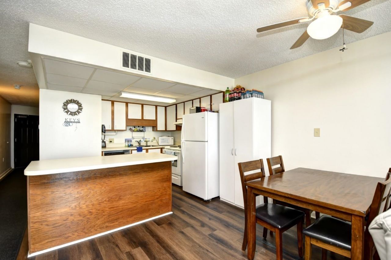 1210 N Waccamaw Dr.  Photo 10