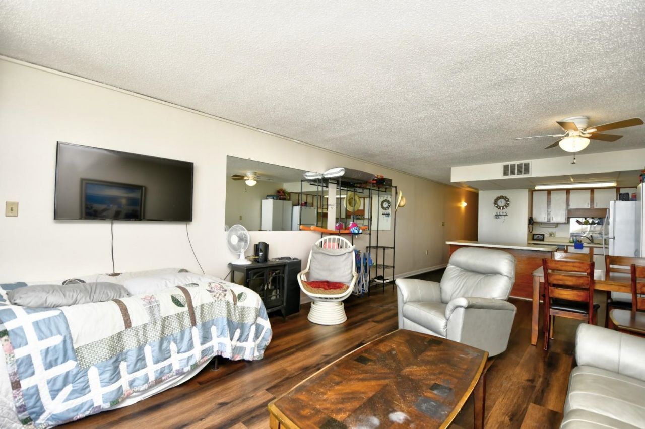1210 N Waccamaw Dr.  Photo 8