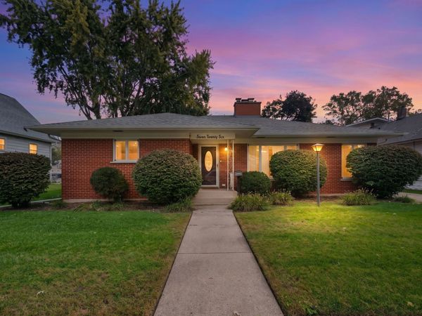 726 S Union Street , Aurora, IL 60505