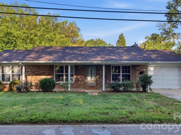 807 N Oakland Street , Dallas, NC 28034