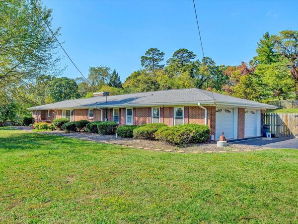 6932 Dallas RD , Roanoke, VA 24019