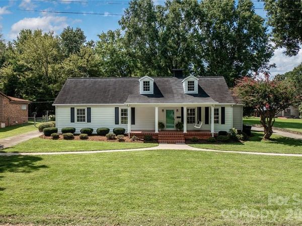57 19th Avenue NW, Hickory, NC 28601