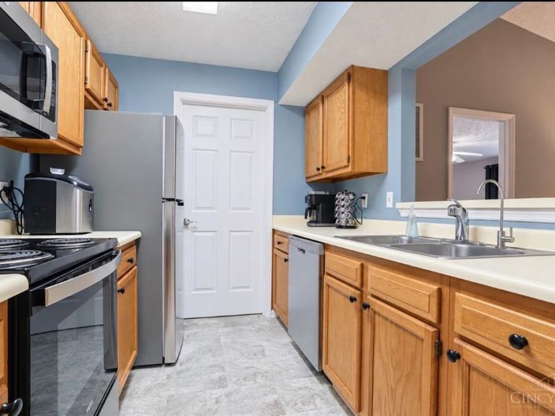 9610 Crosley Farm Drive, Unit 10, Colerain Township, OH 45251 Photo 14
