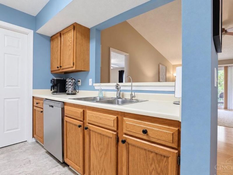 9610 Crosley Farm Drive, Unit 10, Colerain Township, OH 45251 Photo 16