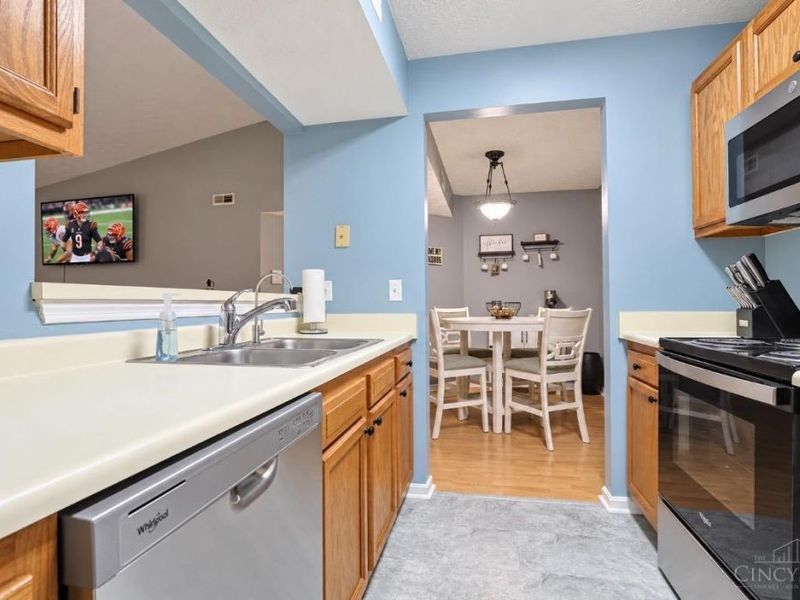 9610 Crosley Farm Drive, Unit 10, Colerain Township, OH 45251 Photo 17