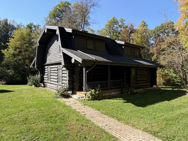 2456 E Chicago Road, Jonesville, MI 49250