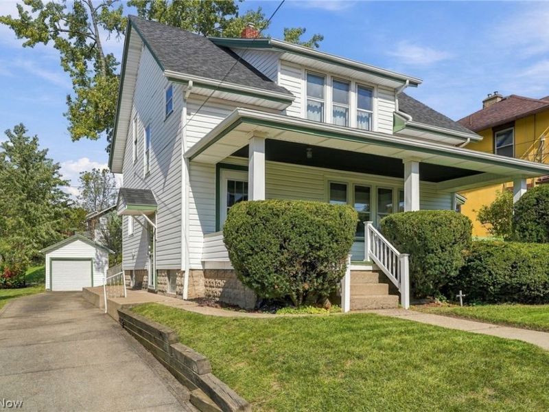 304 Commonwealth Avenue NE, Massillon, OH 44646 Photo 2