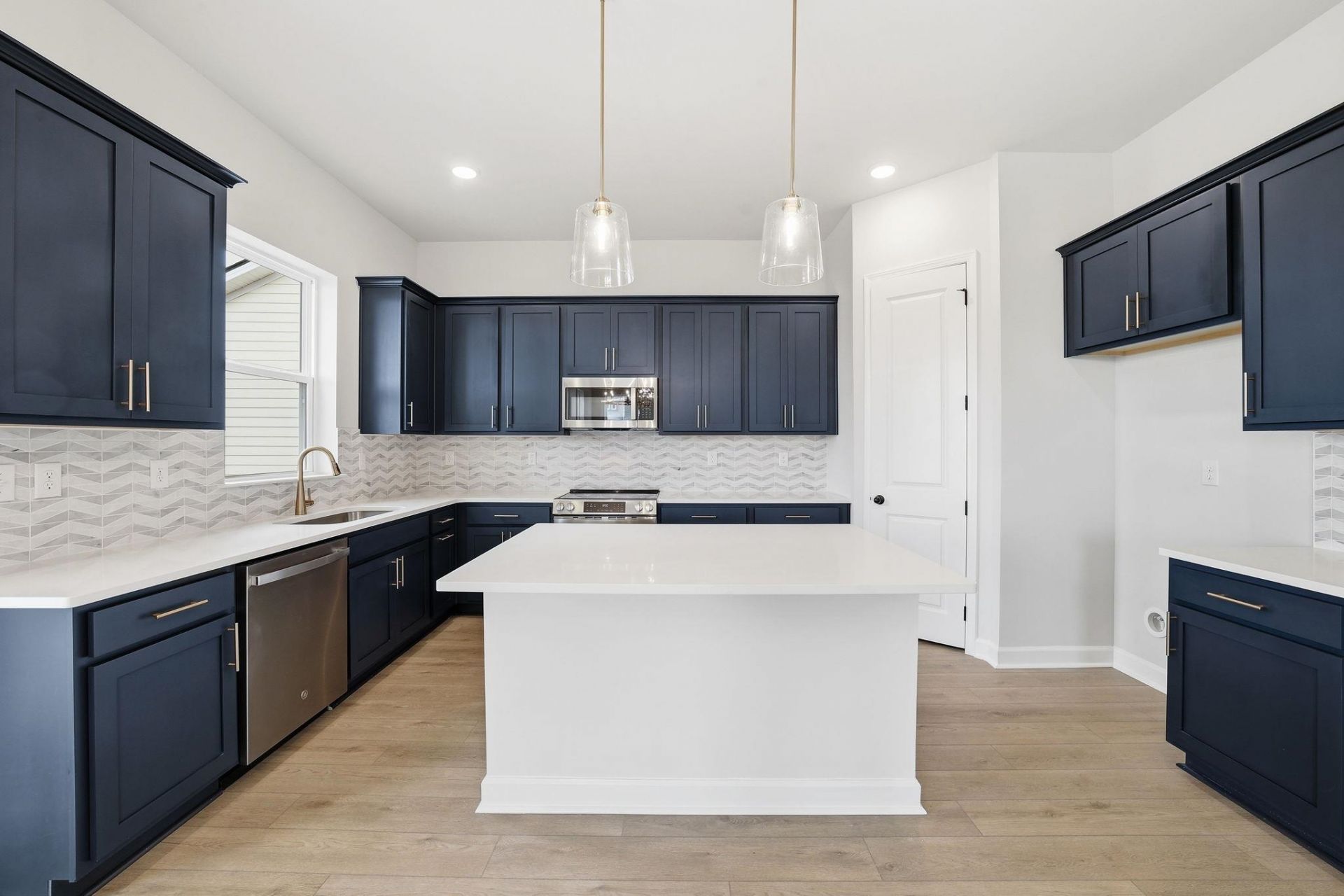 532 Waters Edge Dr.  Photo 10