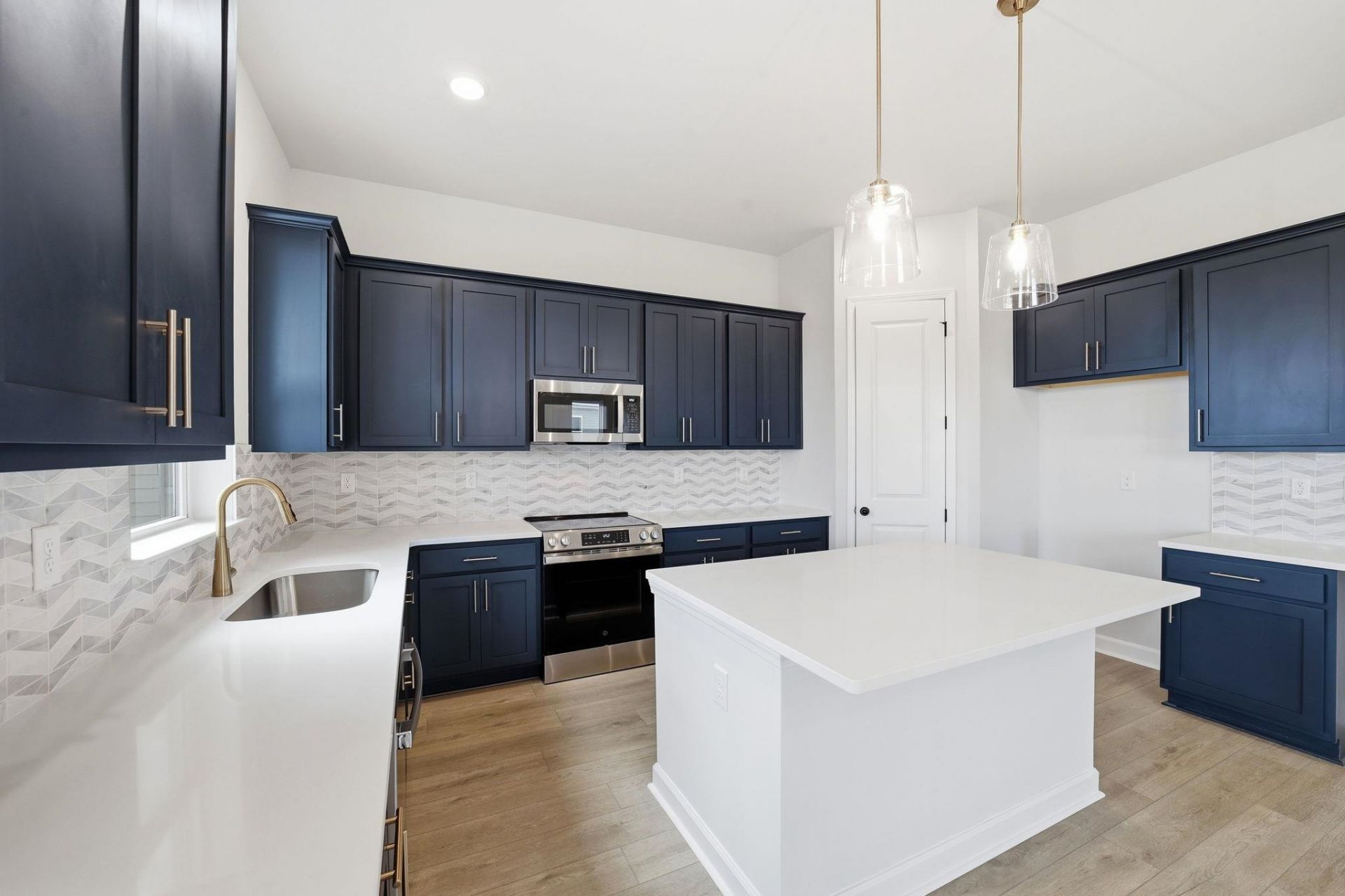 532 Waters Edge Dr.  Photo 11