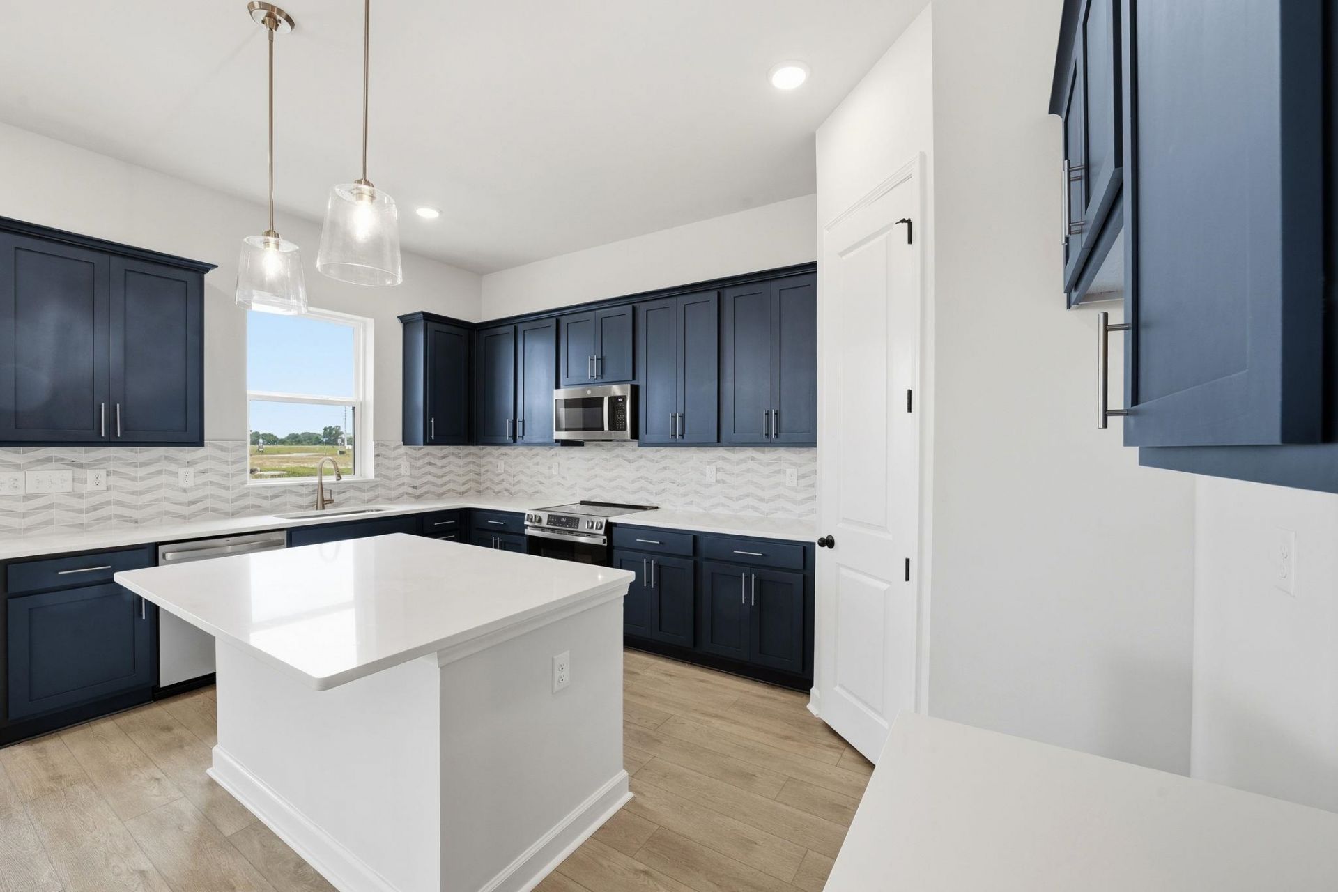 532 Waters Edge Dr.  Photo 12
