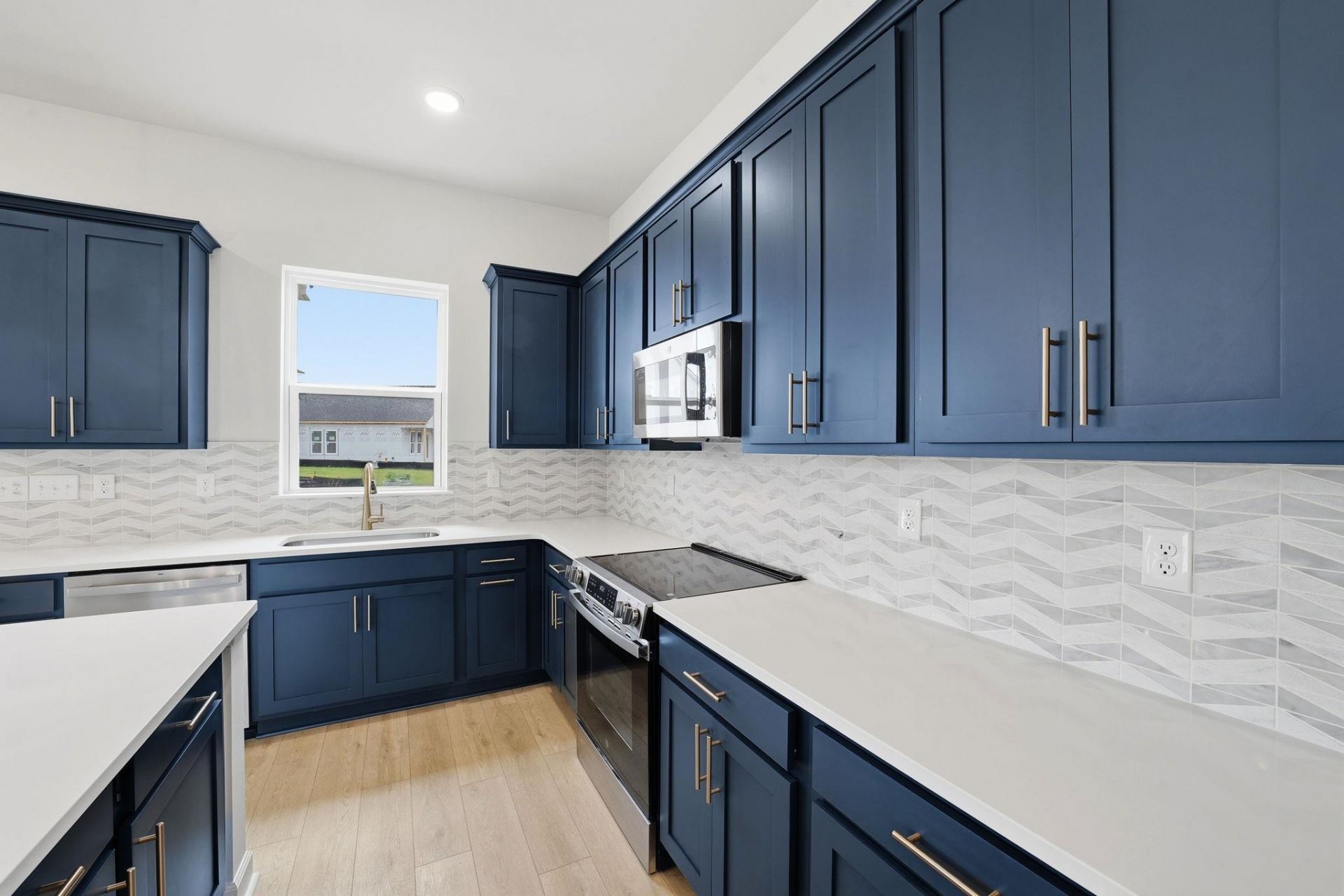 532 Waters Edge Dr.  Photo 13