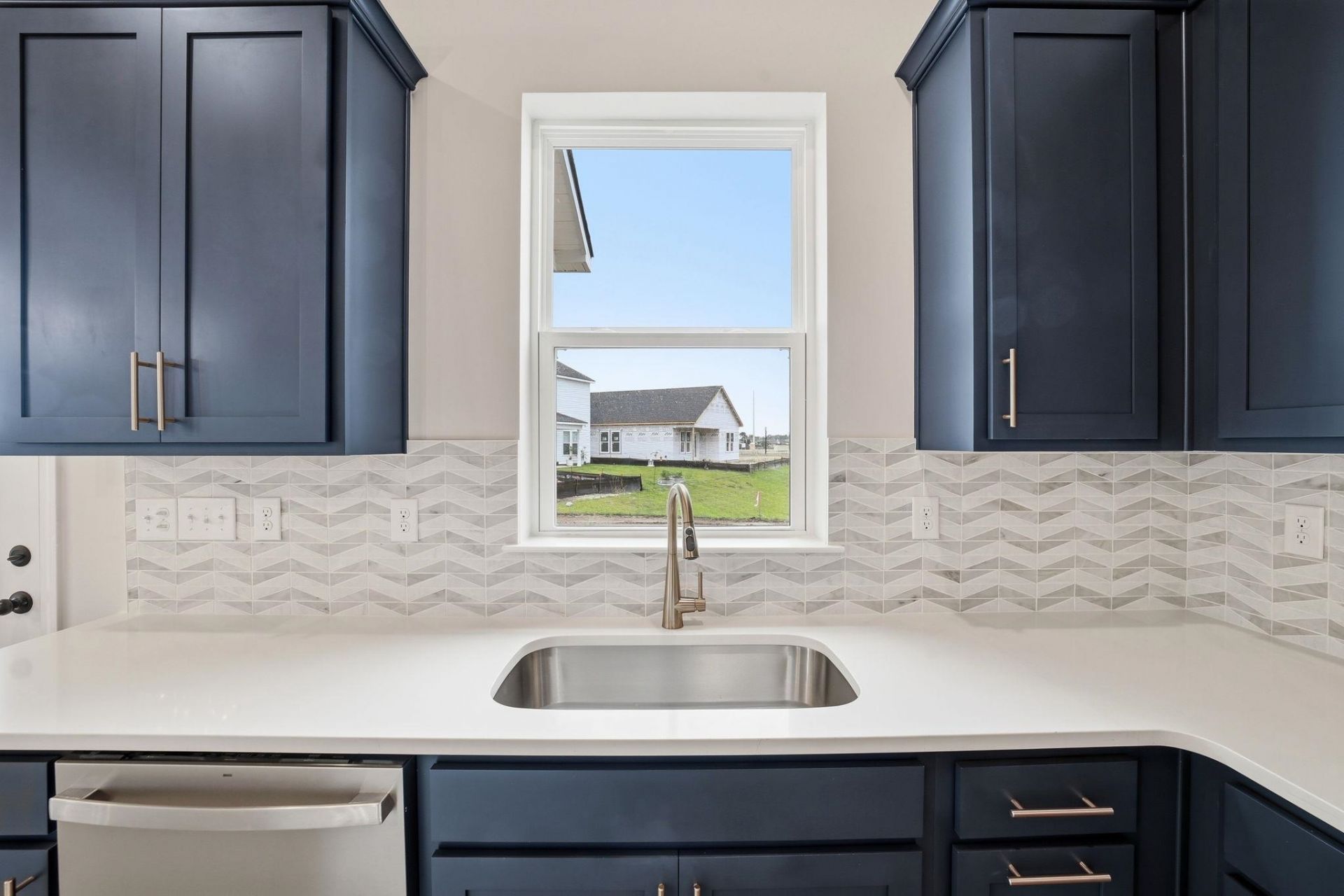 532 Waters Edge Dr.  Photo 14