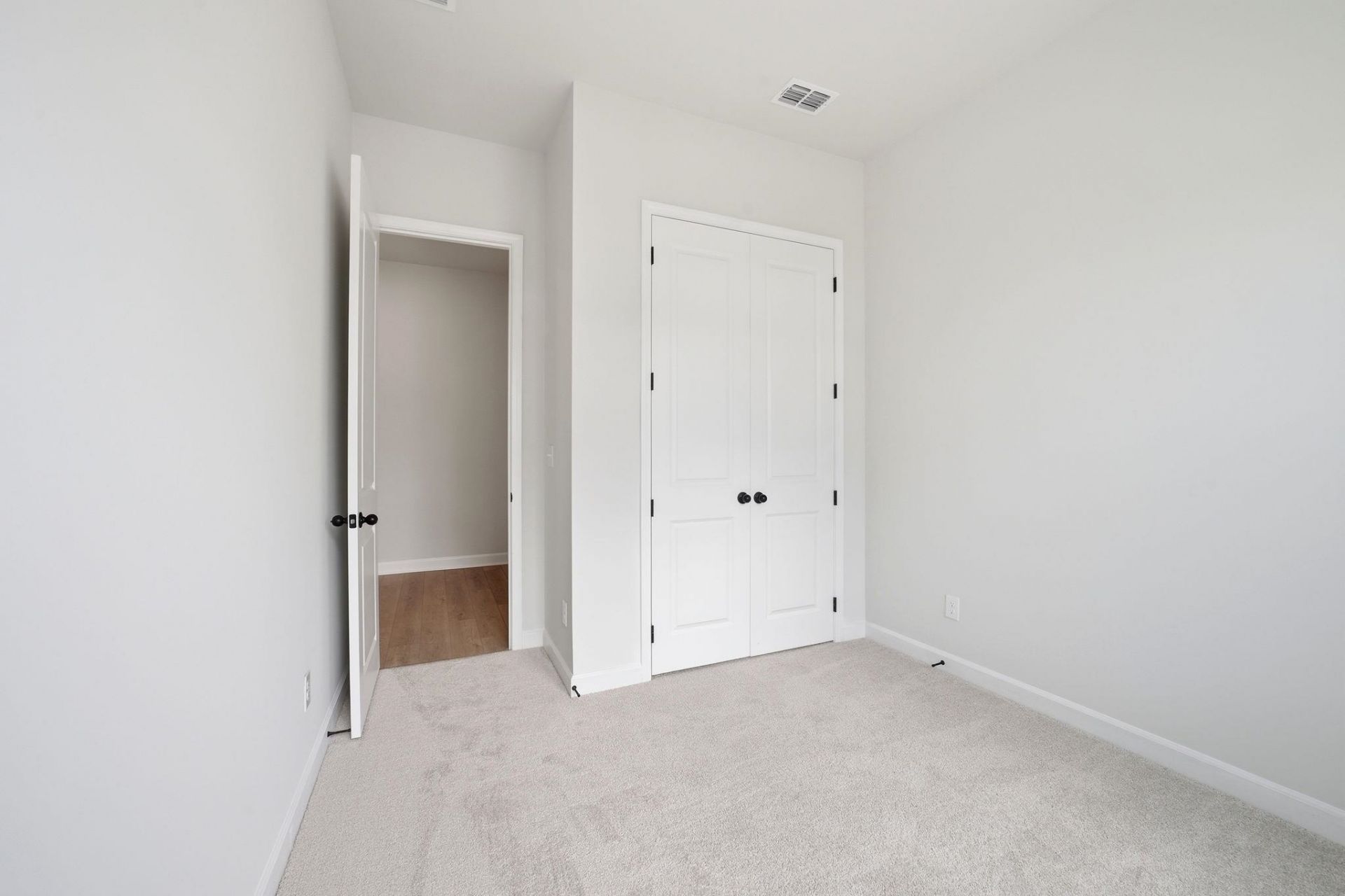532 Waters Edge Dr.  Photo 6