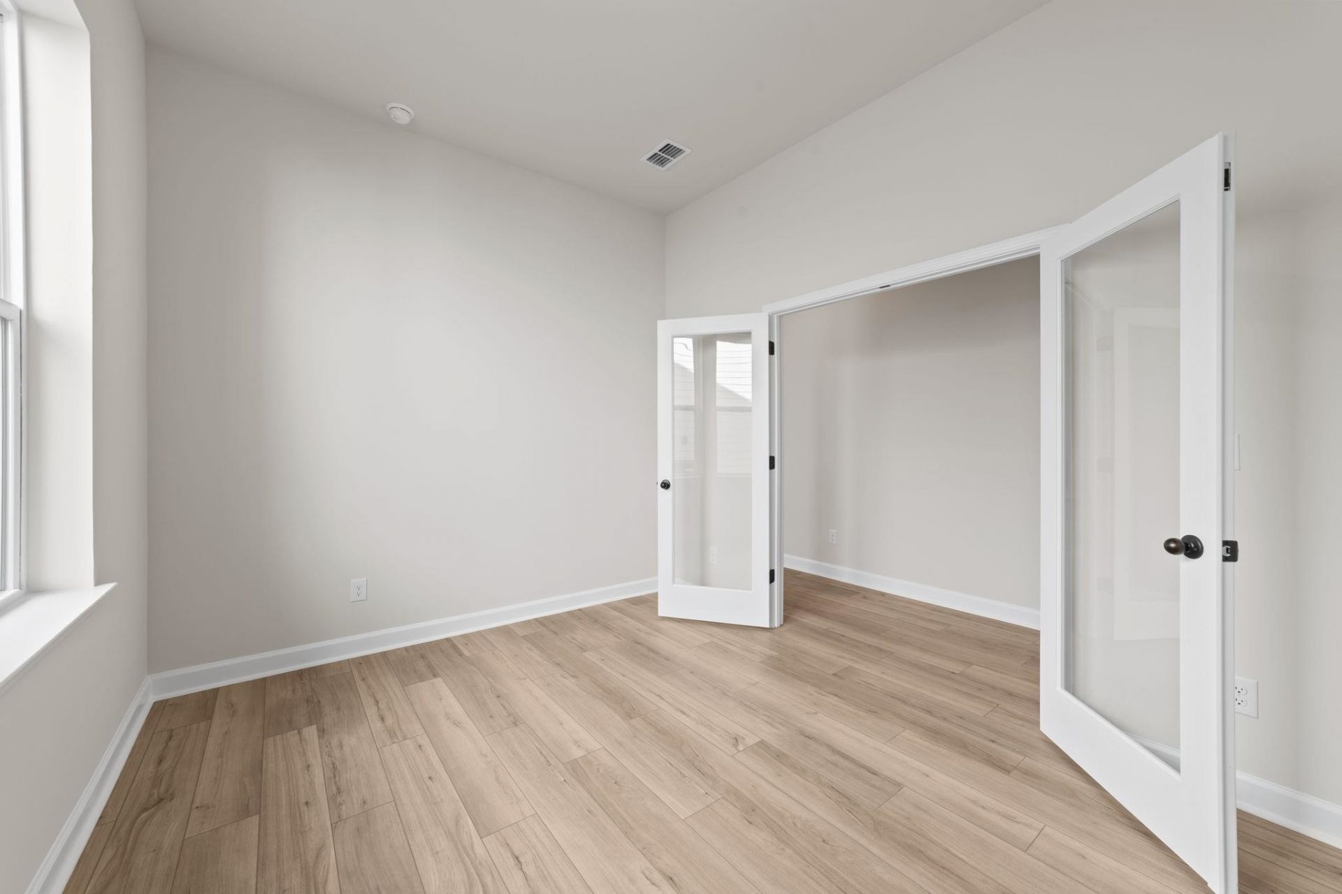 536 Waters Edge Dr.  Photo 10
