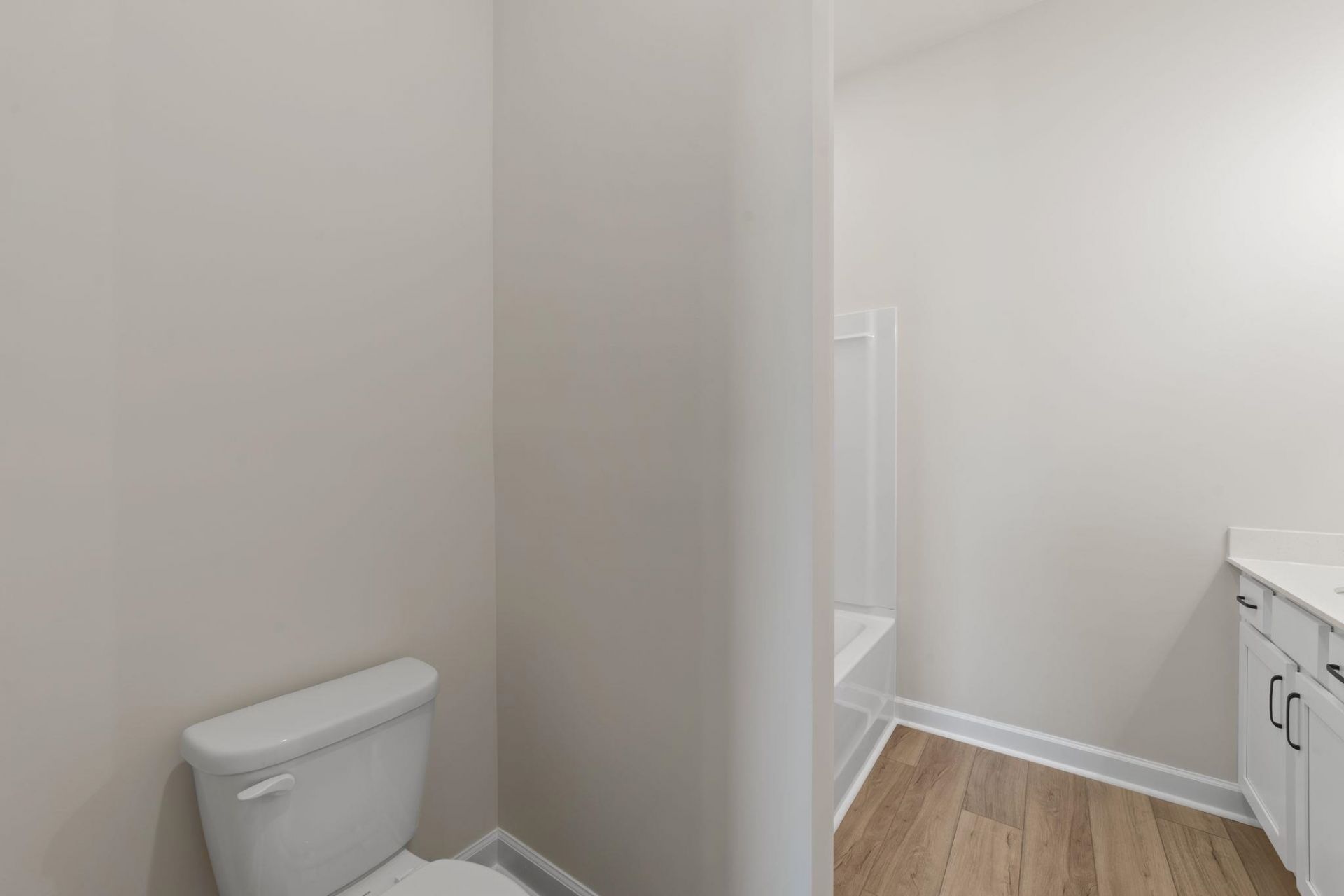 536 Waters Edge Dr.  Photo 6