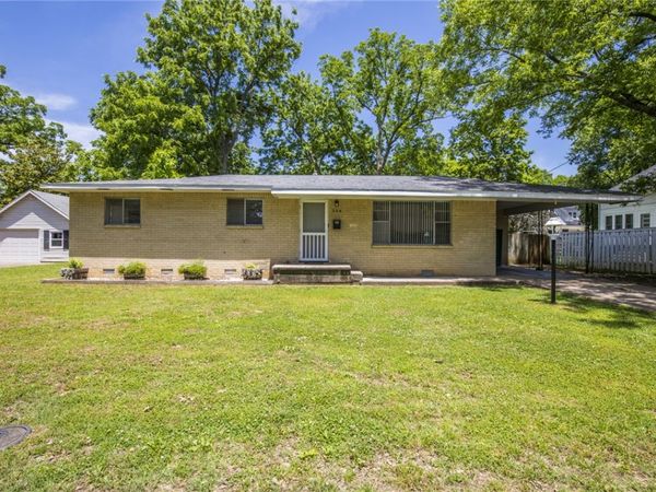 304 NW 4th Street , Bentonville, AR 72712