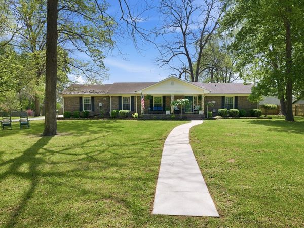 100 April Ln , Shelbyville, TN 37160