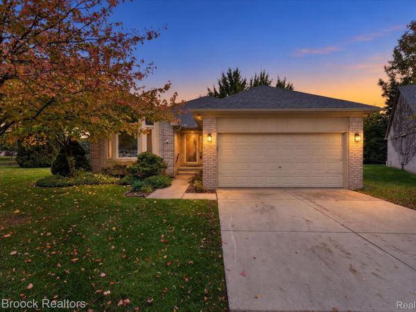 17892 Pointe Court, Clinton Township, Mi 48038