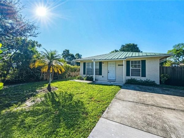 862 99th AVE N, NAPLES, FL 34108