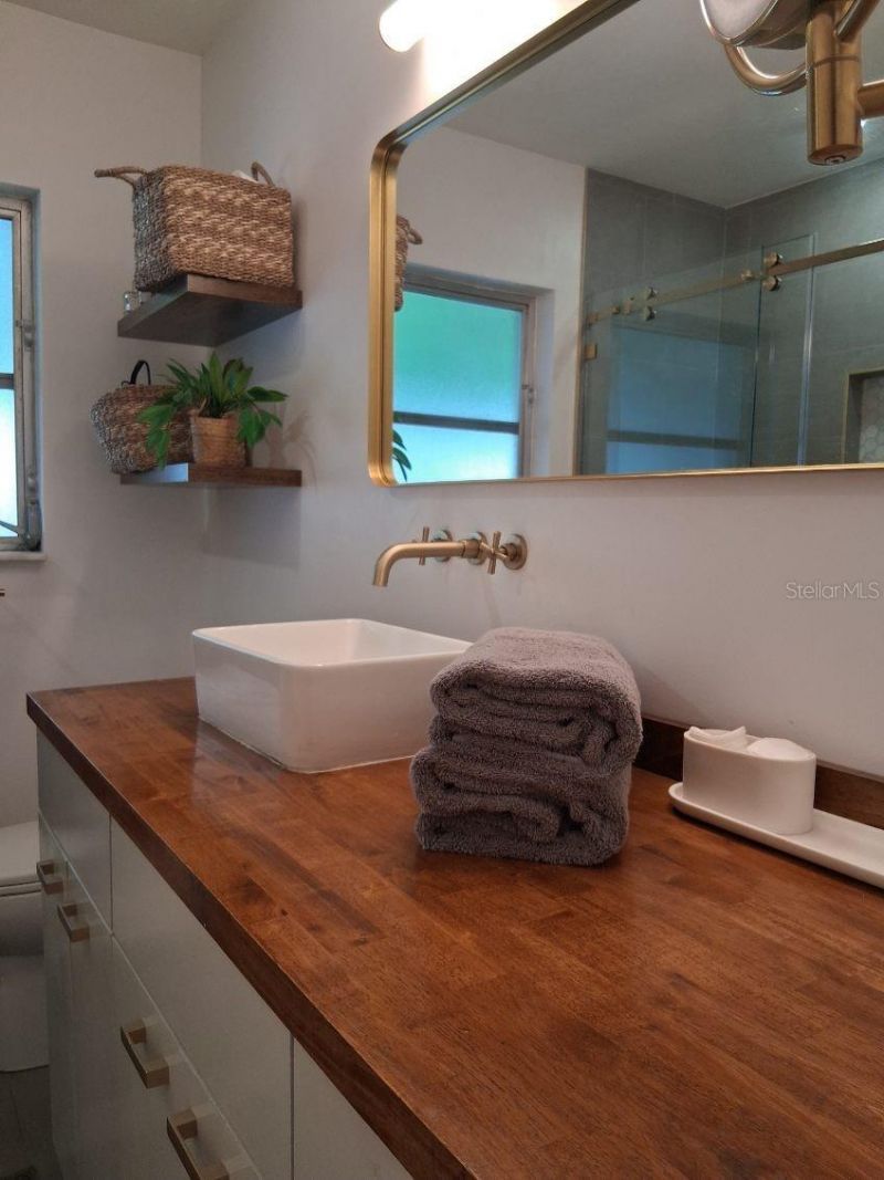 8220 Yardley Avenue N, Saint Petersburg, FL 33710 Photo