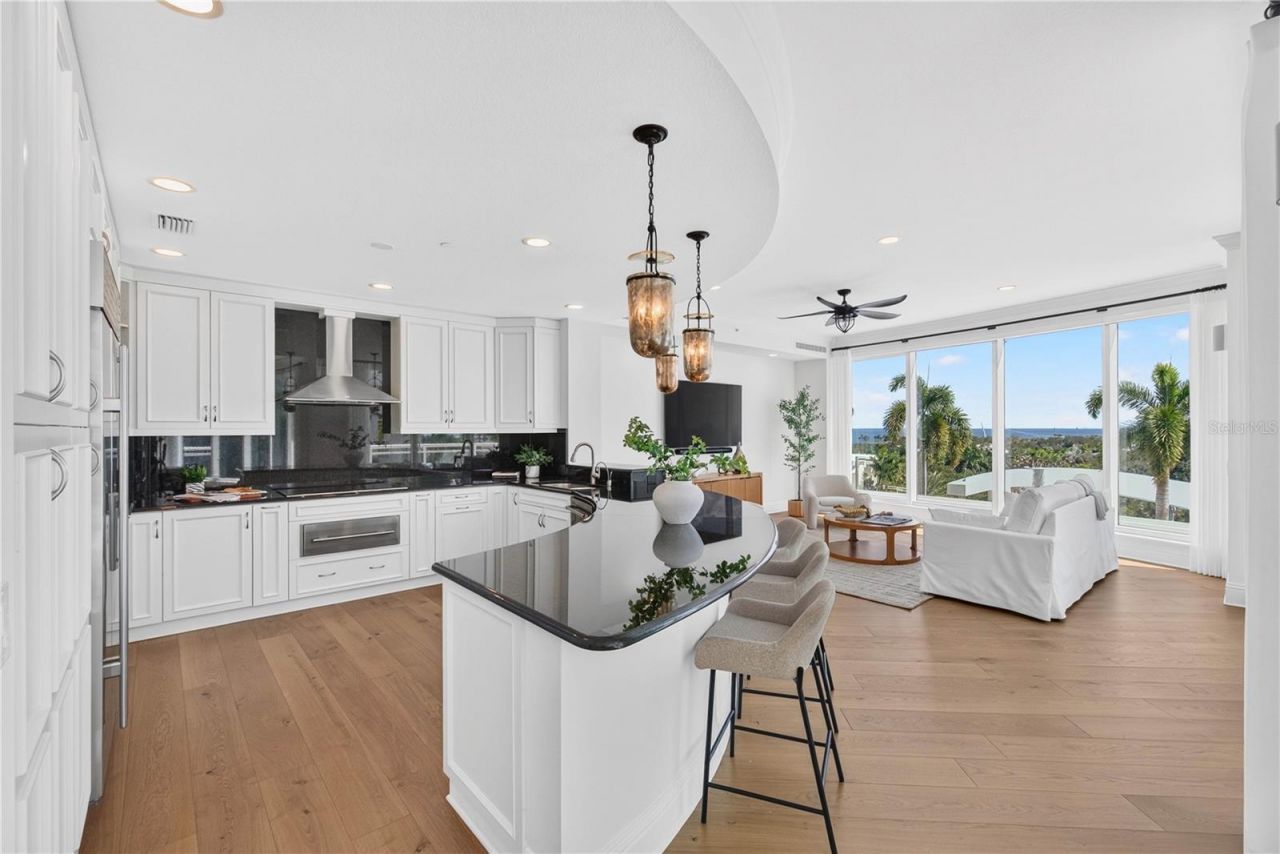 180 Beach Drive Ne, Unit 502, Saint Petersburg, FL 33701 Photo