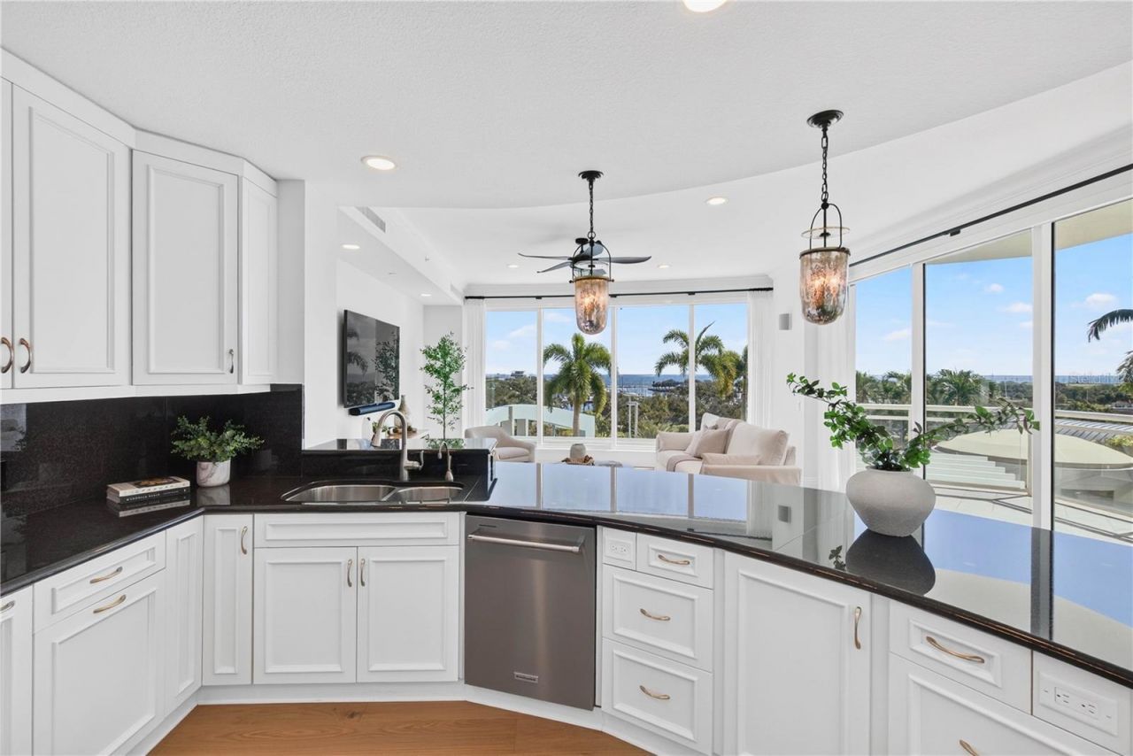 180 Beach Drive Ne, Unit 502, Saint Petersburg, FL 33701 Photo