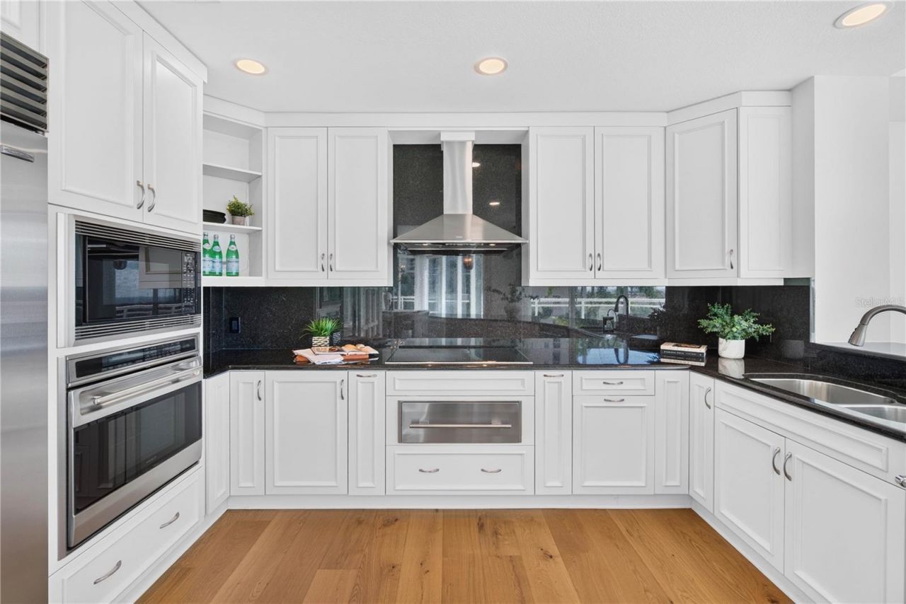180 Beach Drive Ne, Unit 502, Saint Petersburg, FL 33701 Photo